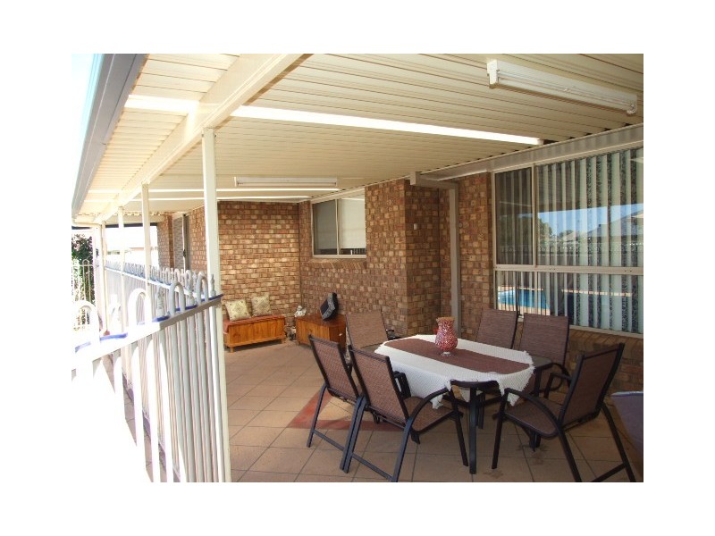 8 Noonan Street, Parkes NSW 2870
