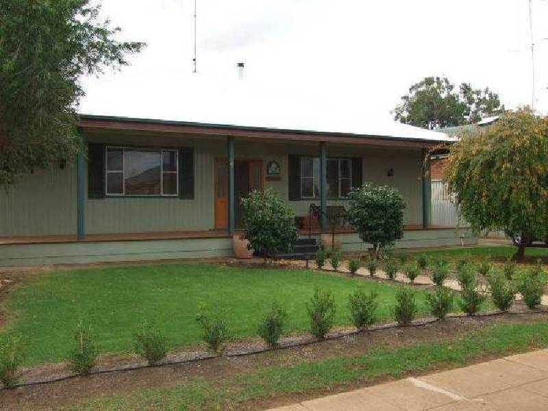 42 Church Street, Parkes NSW 2870
