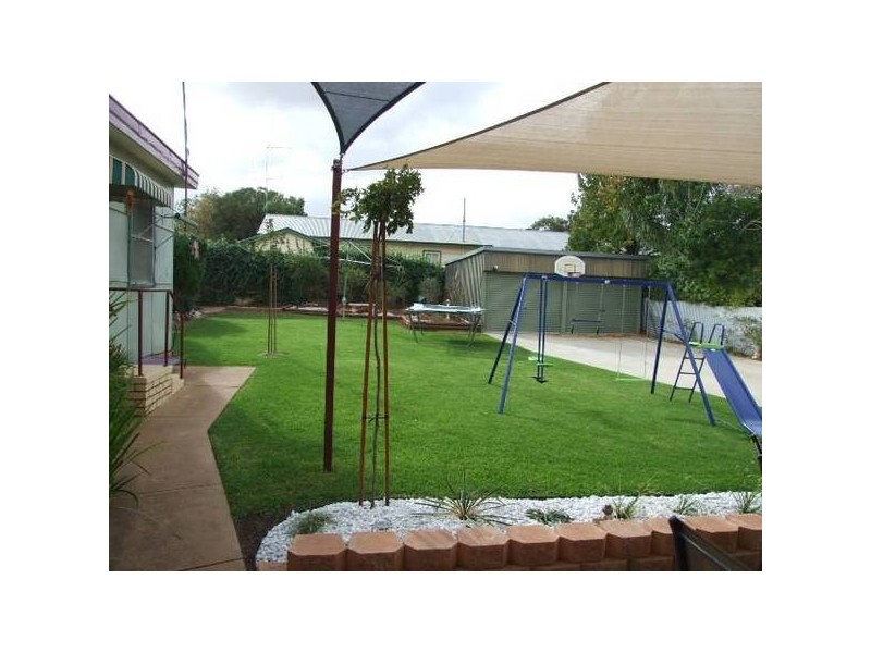 42 Church Street, Parkes NSW 2870