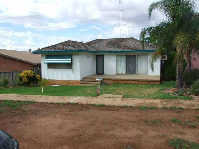 25 Goobang Street, Parkes NSW 2870