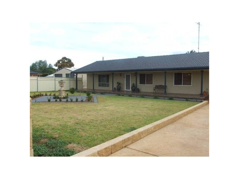 Paterson Street, Parkes NSW 2870