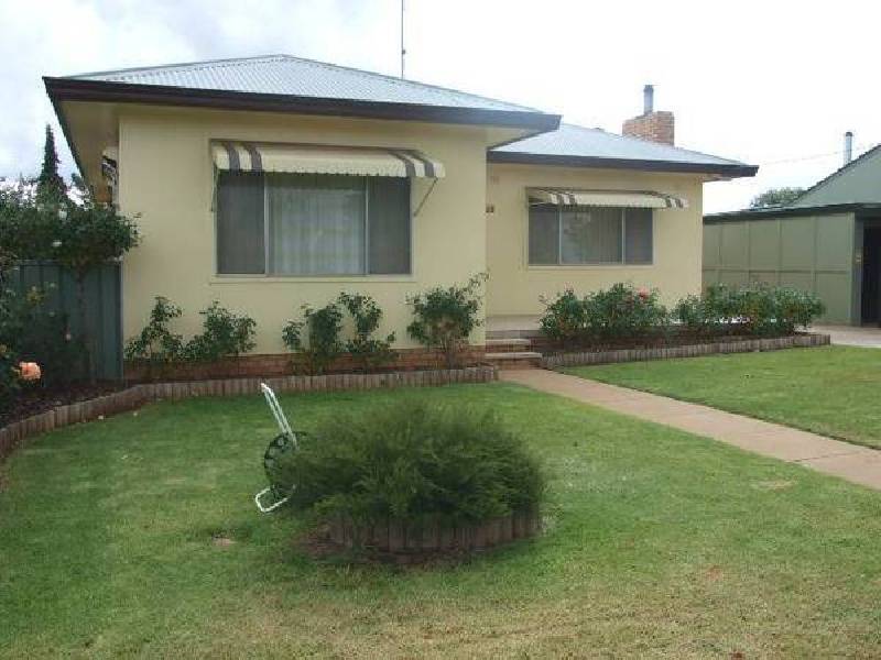20 Middleton Street, Parkes NSW 2870