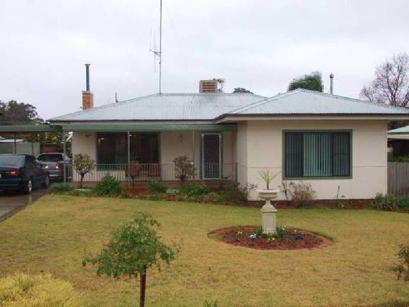 5 Hume Street, Parkes NSW 2870