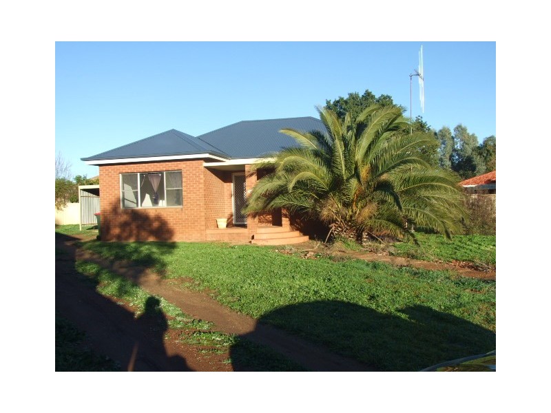 15 Coronation Avenue, Parkes NSW 2870