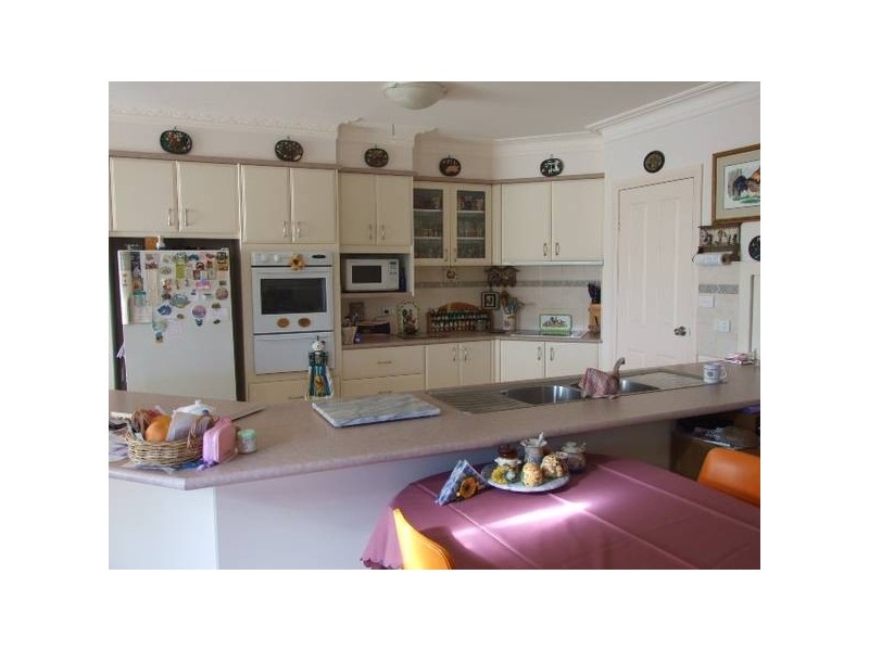 2 Arana Place, Parkes NSW 2870