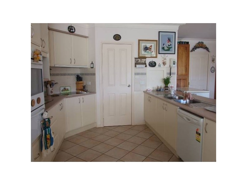 2 Arana Place, Parkes NSW 2870