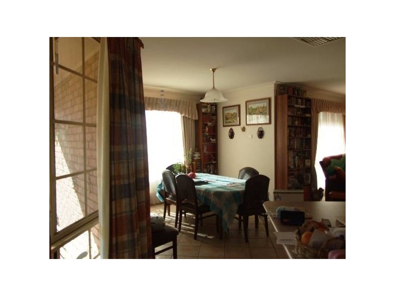 2 Arana Place, Parkes NSW 2870