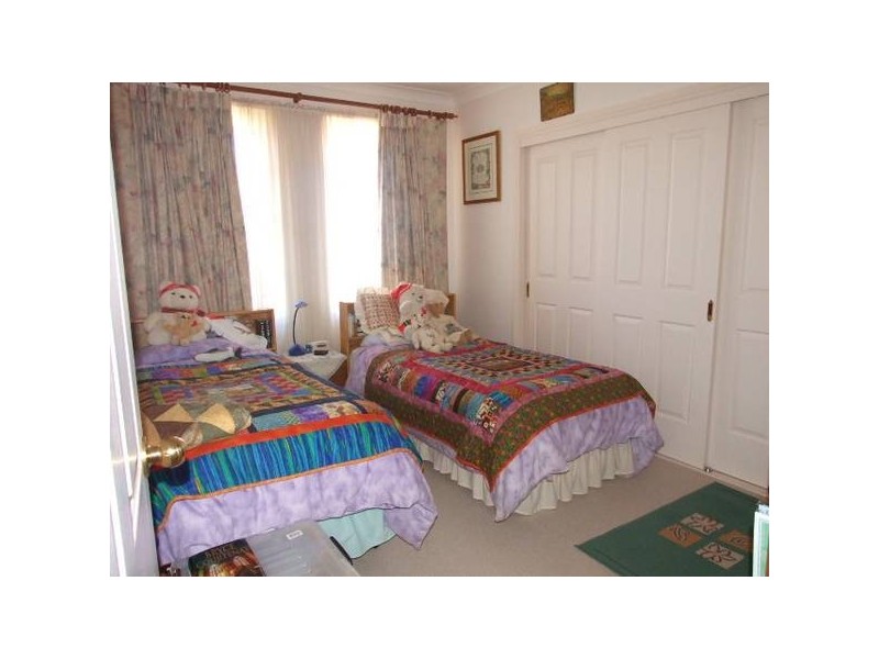 2 Arana Place, Parkes NSW 2870