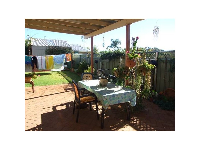 2 Arana Place, Parkes NSW 2870