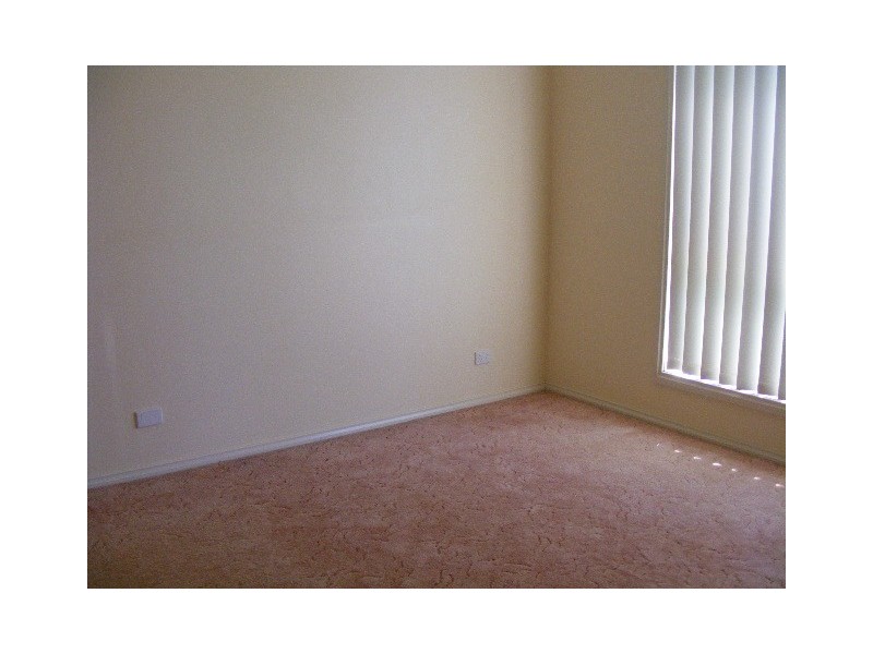 8 Noonan Street, Parkes NSW 2870