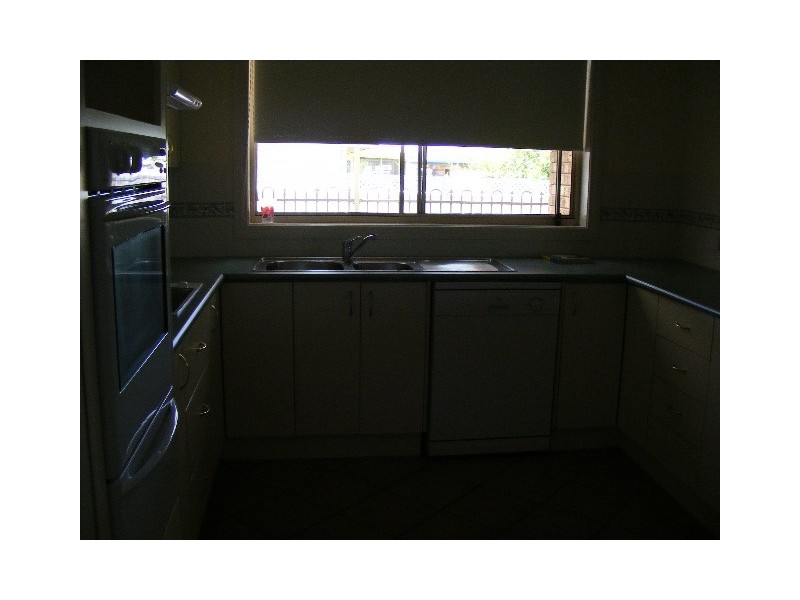 8 Noonan Street, Parkes NSW 2870