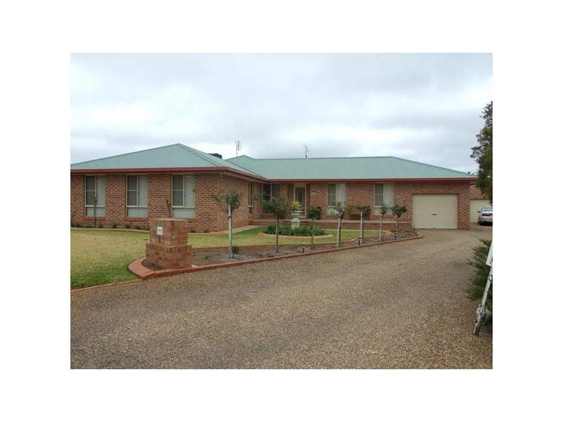 Golden Bar Drive, Parkes NSW 2870