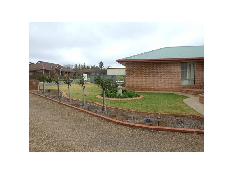 Golden Bar Drive, Parkes NSW 2870