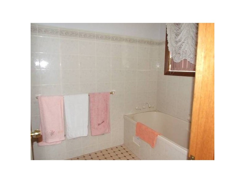 Golden Bar Drive, Parkes NSW 2870