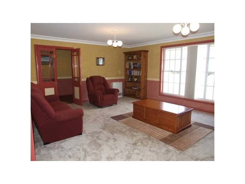 16 Webb Street, Parkes NSW 2870