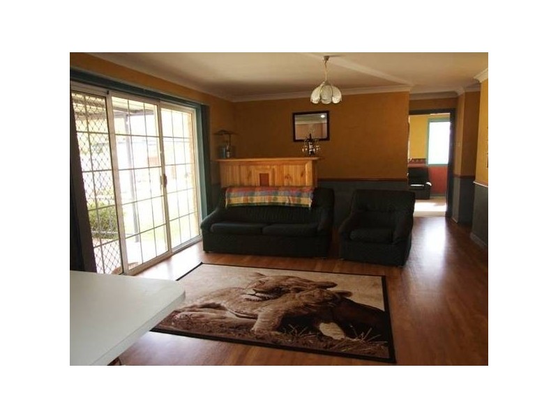 16 Webb Street, Parkes NSW 2870