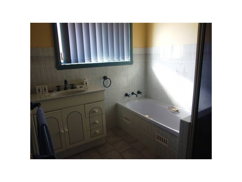 16 Webb Street, Parkes NSW 2870
