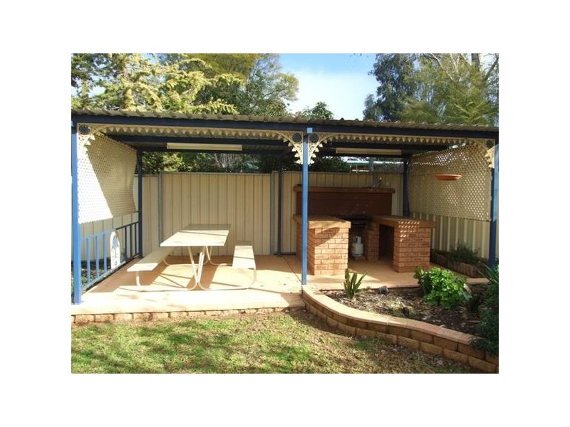 16 Webb Street, Parkes NSW 2870