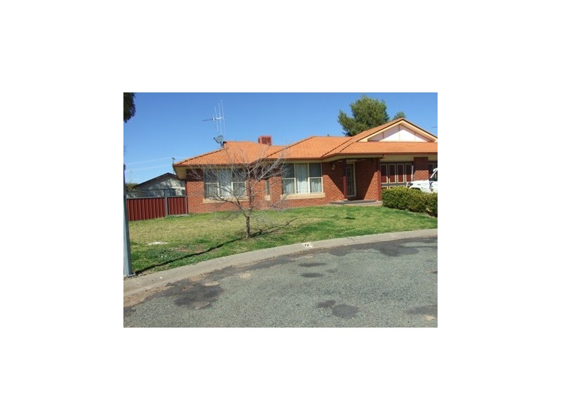 2/4 Friendship Place, Parkes NSW 2870