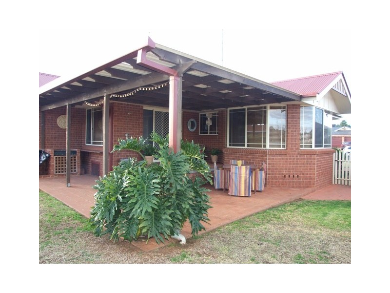 18 Noonan Street, Parkes NSW 2870