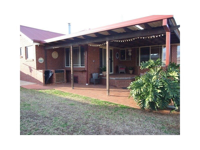 18 Noonan Street, Parkes NSW 2870