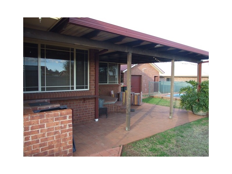 18 Noonan Street, Parkes NSW 2870
