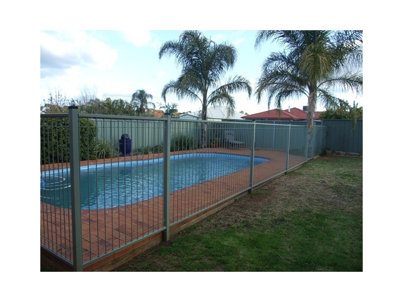 18 Noonan Street, Parkes NSW 2870