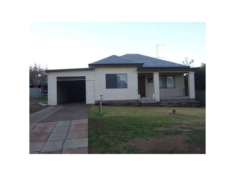 90 Mitchell, Parkes NSW 2870