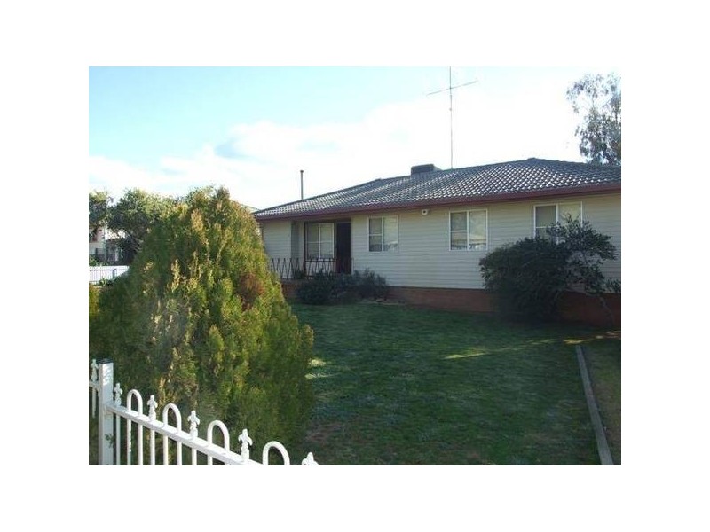 4 Porter street, Parkes NSW 2870