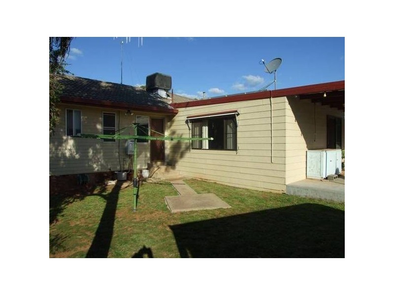 4 Porter street, Parkes NSW 2870