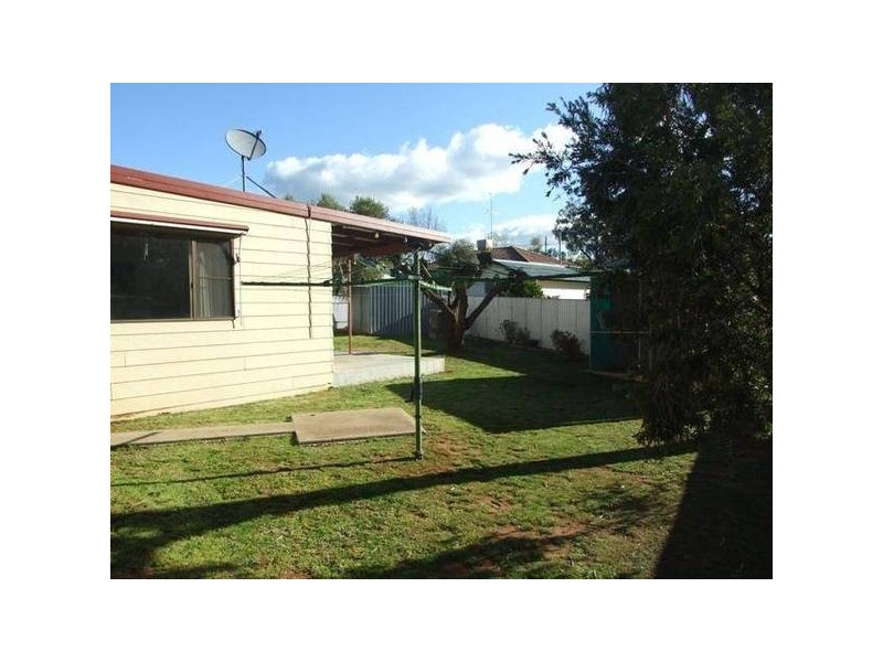 4 Porter street, Parkes NSW 2870