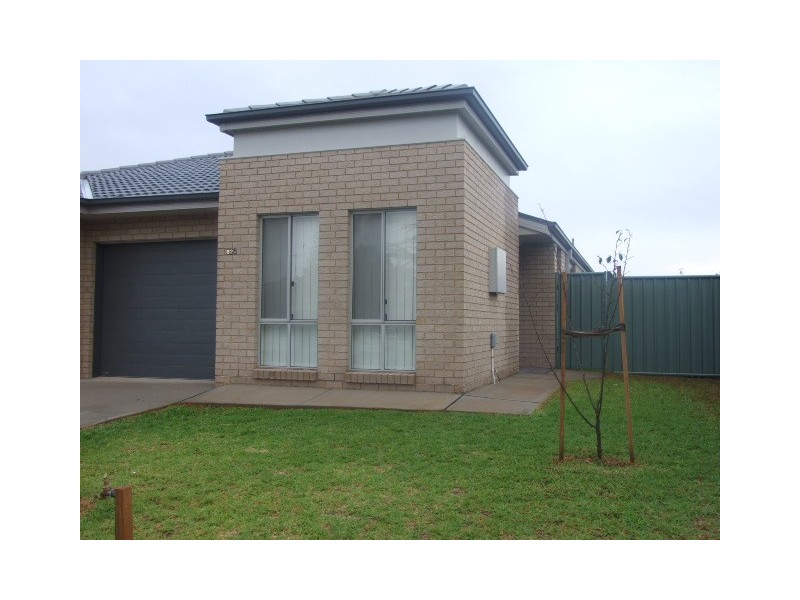 82A Close, Parkes NSW 2870