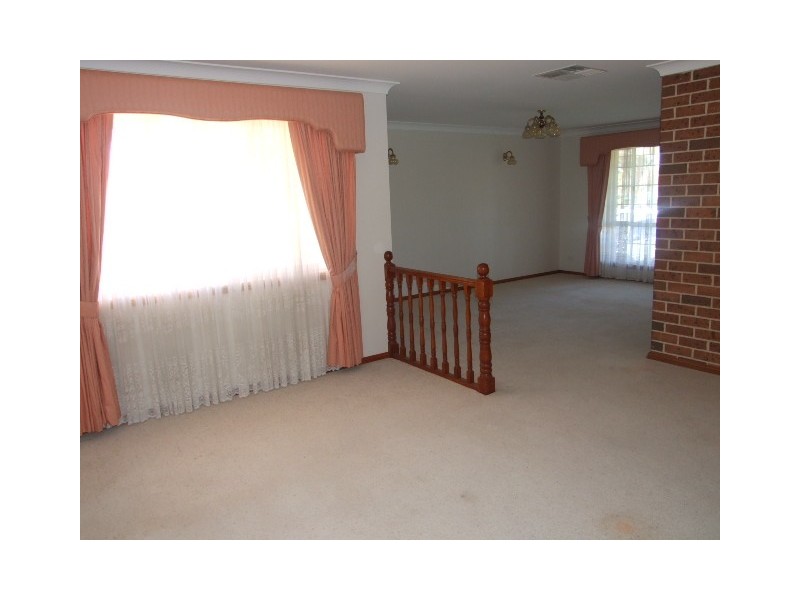 14 Thomas Street, Parkes NSW 2870