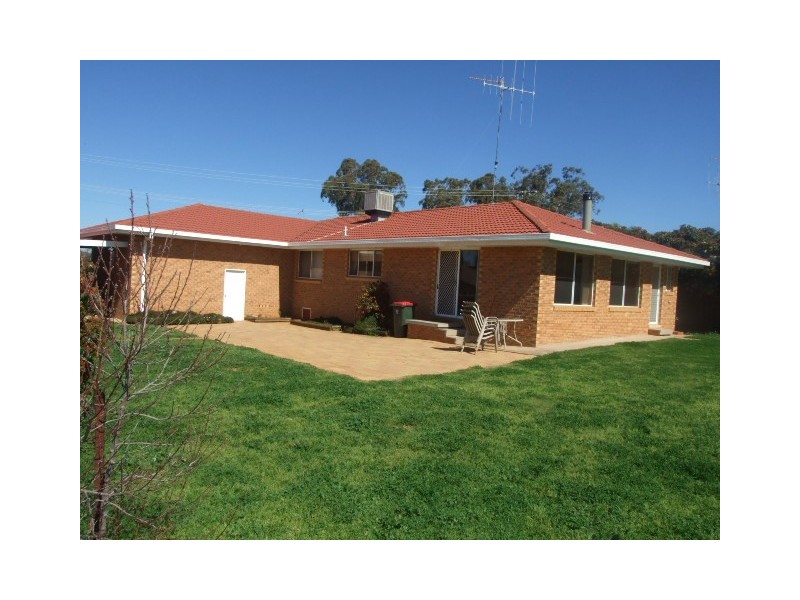 14 Thomas Street, Parkes NSW 2870