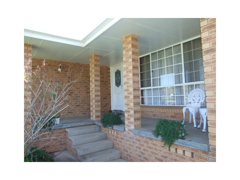 14 Thomas Street, Parkes NSW 2870