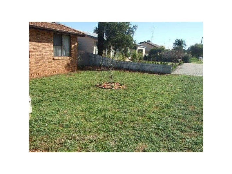 16 Lawson Street, Parkes NSW 2870