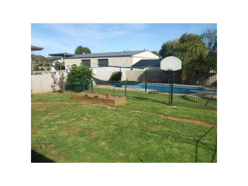 16 Lawson Street, Parkes NSW 2870