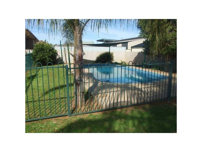 16 Lawson Street, Parkes NSW 2870