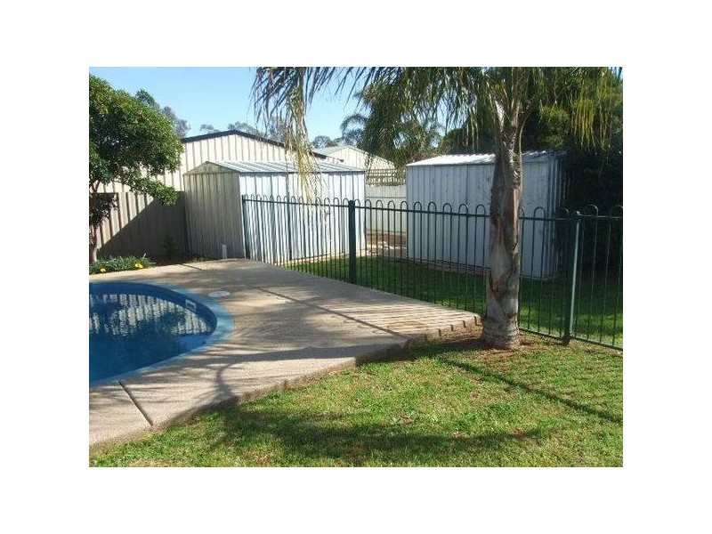 16 Lawson Street, Parkes NSW 2870