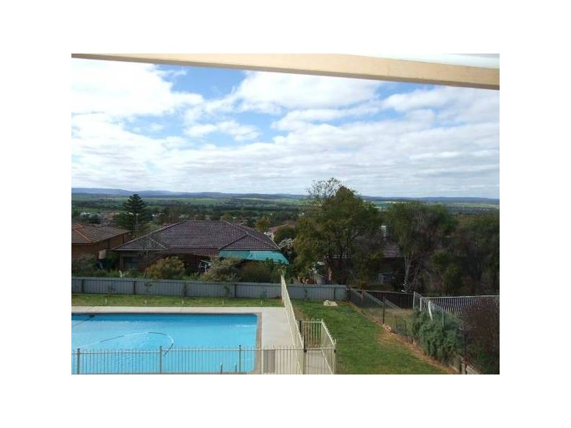 1 Glenwarrie Place, Parkes NSW 2870