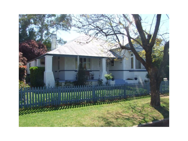 8 Oswin Street, Parkes NSW 2870