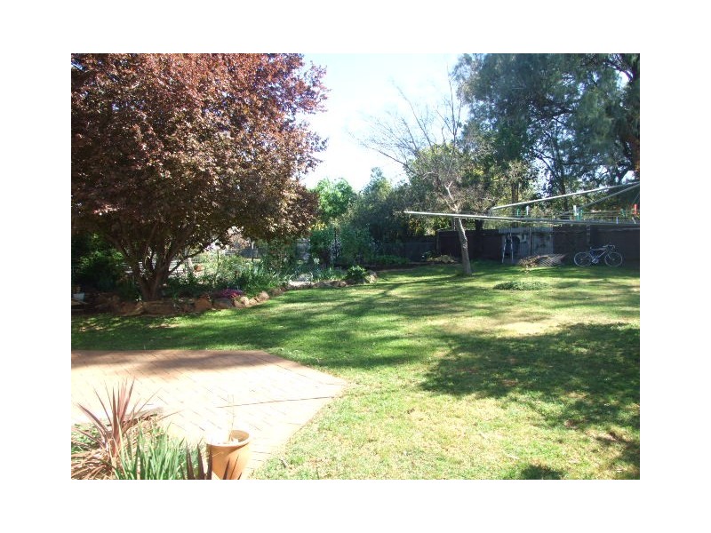 8 Oswin Street, Parkes NSW 2870
