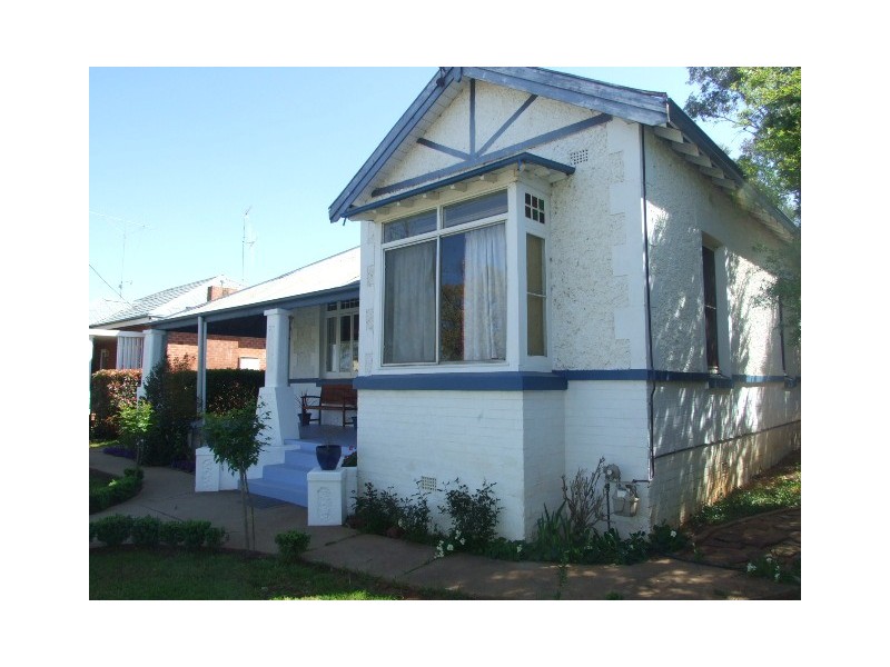 8 Oswin Street, Parkes NSW 2870