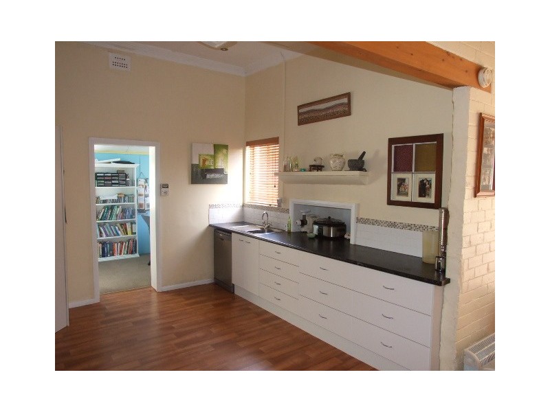 8 Oswin Street, Parkes NSW 2870