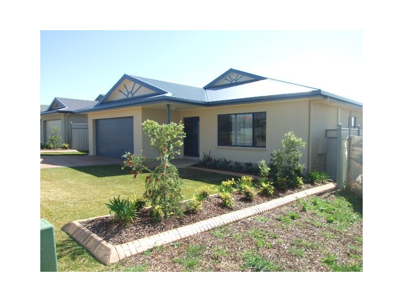 36 Best Street, Parkes NSW 2870