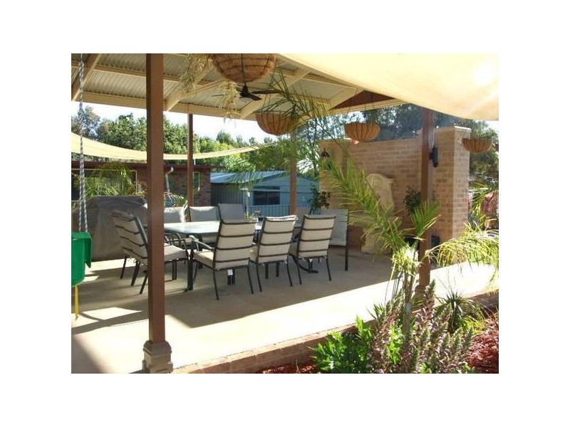 12 Glengowrie Close, Parkes NSW 2870