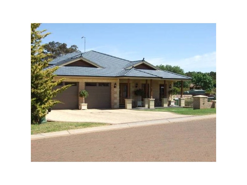 12 Glengowrie Close, Parkes NSW 2870