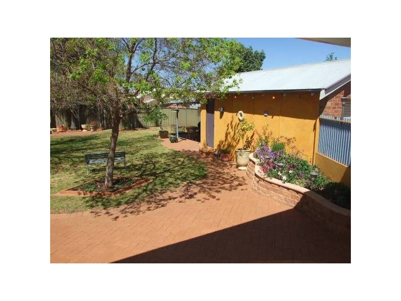 27 Mitchell, Parkes NSW 2870