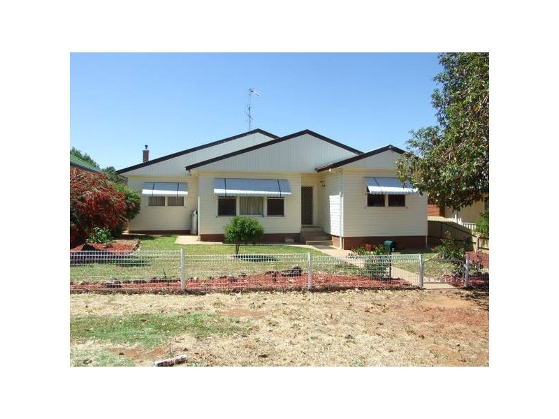 9 Wattle Street, Parkes NSW 2870