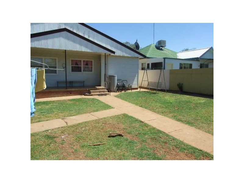 9 Wattle Street, Parkes NSW 2870